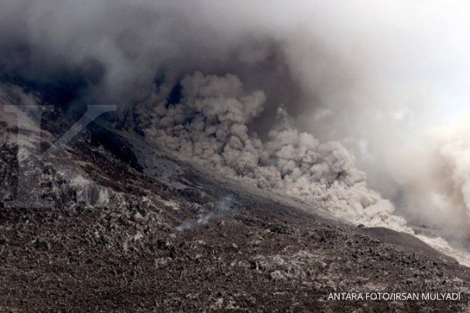 Sudah dua minggu gunung Raung terus meletus