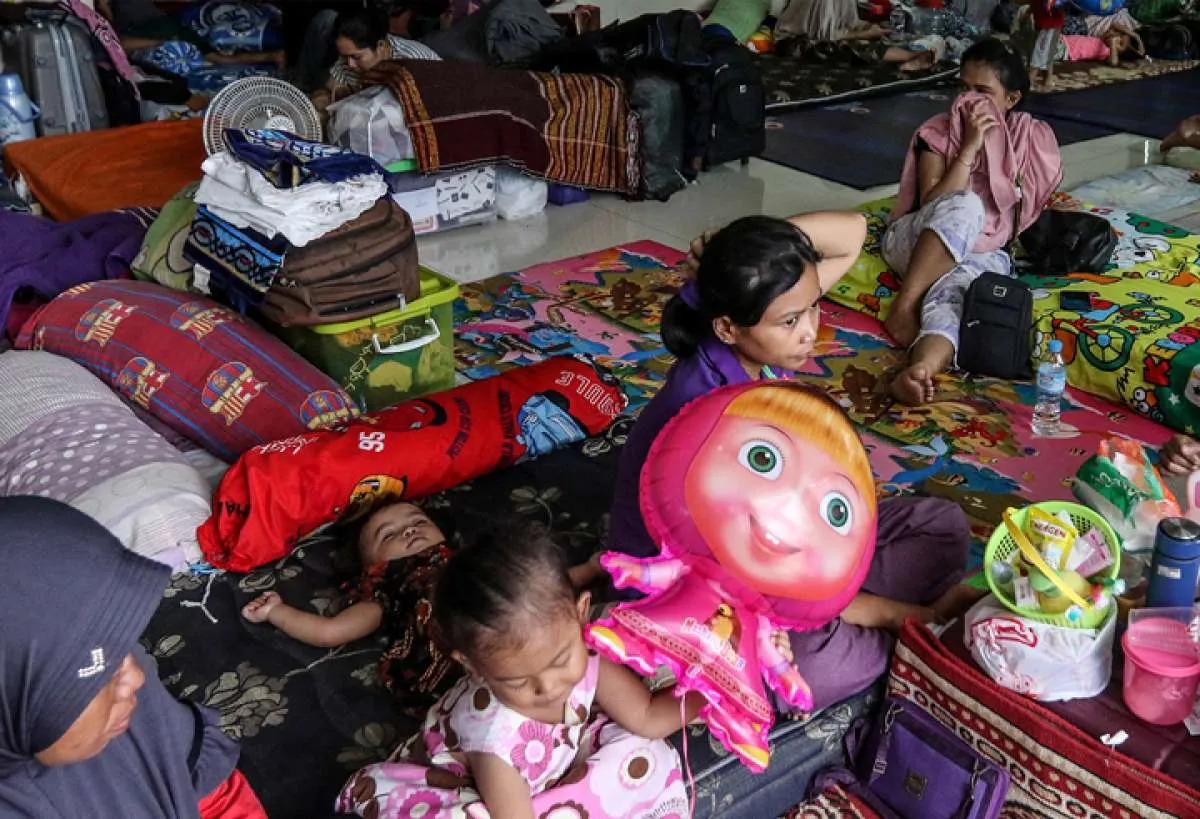 Pengungsi korban banjir di Rawa Buaya mulai terserang diare dan gatal-gatal
