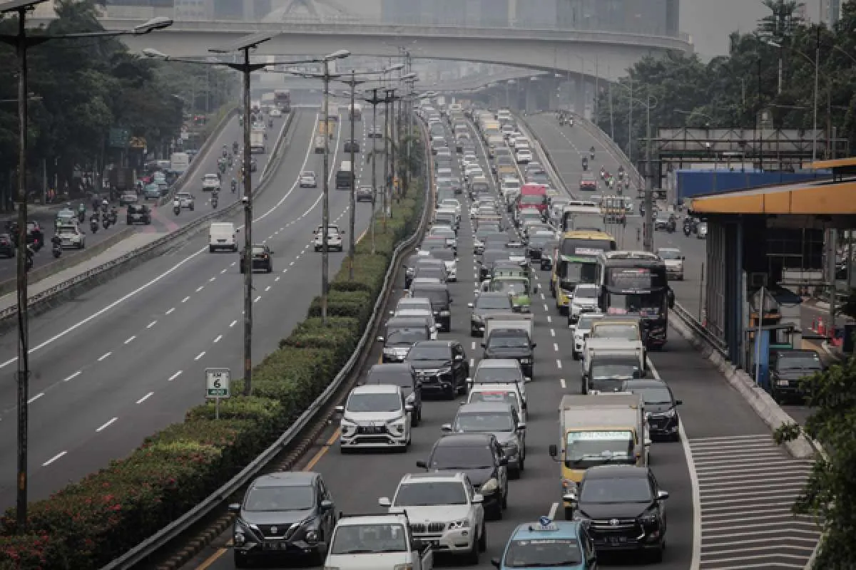 Evaluasi PPKM Darurat hari kerja pertama, Luhut: Macet luar biasa!