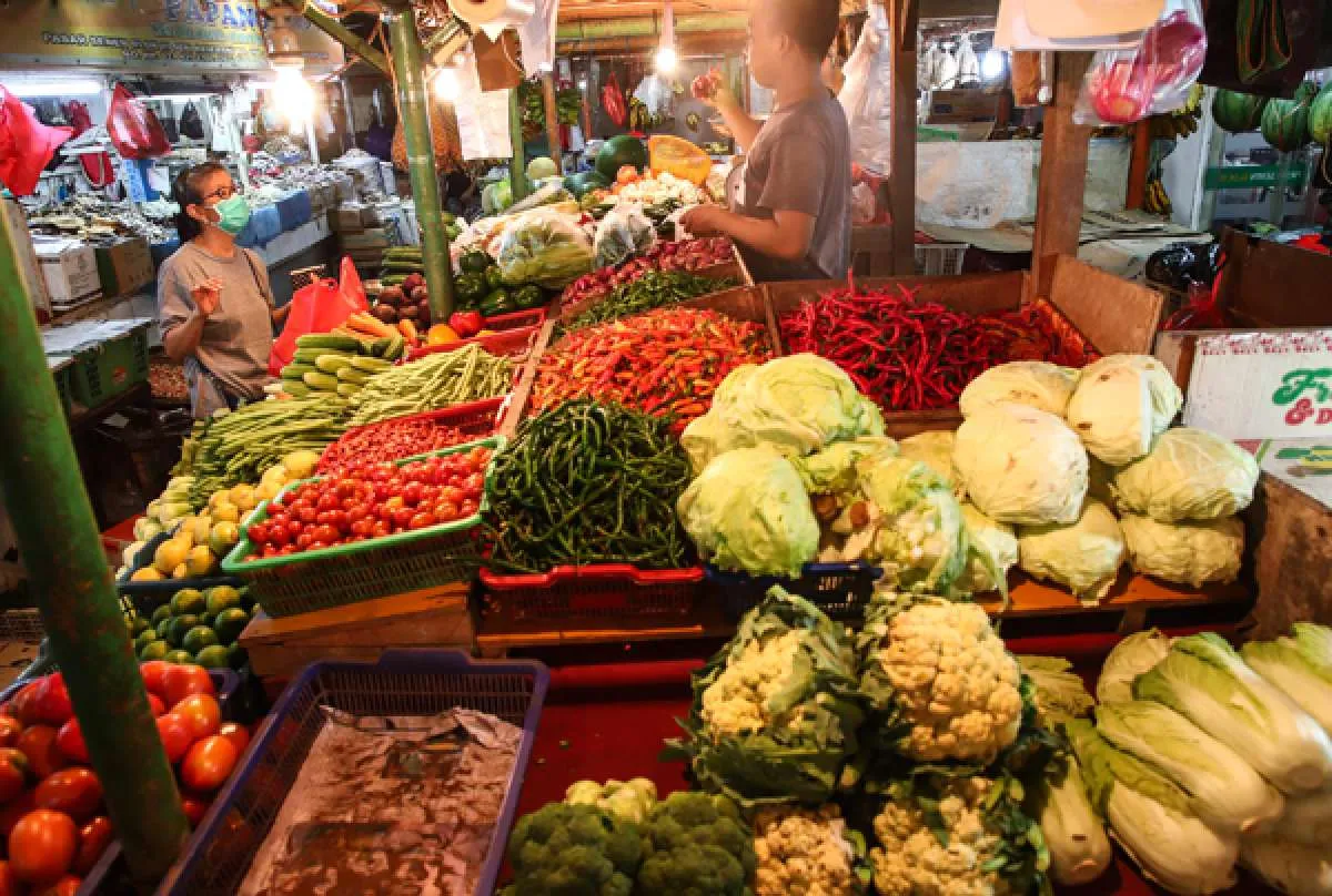 Belanja kebutuhan masak secara online, bila harus ke pasar, pakai masker & jaga jarak