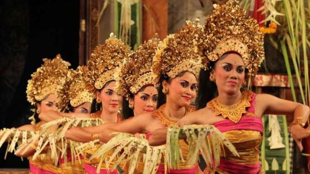 Tari Saman Dari Aceh Memiliki Pola Lantai Berbentuk Tari Pendet Berasal dari Bali: Ini Pola Lantai, Gerakan, dan Sejarahnya