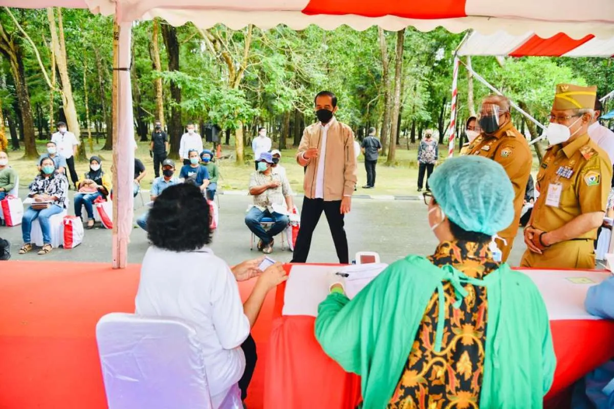 Jokowi ajak Pemda dukung target vaksinasi Covid-19 1 juta per hari