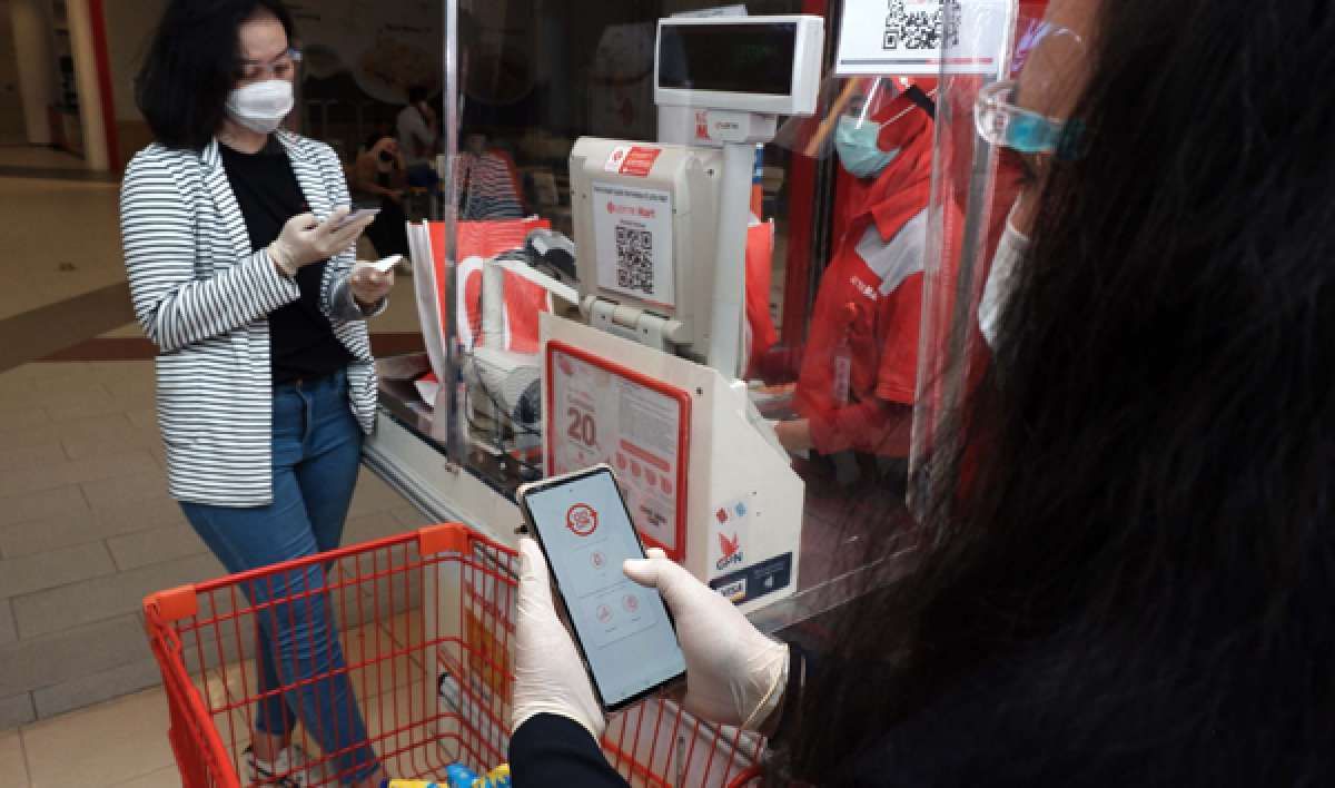 Pembayaran tanpa kontak fisik melalui aplikasi OCTO Mobile