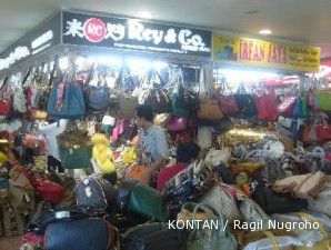 Sentra tas wanita Senen: Pedagang lama senang, pedagang baru gamang (3)