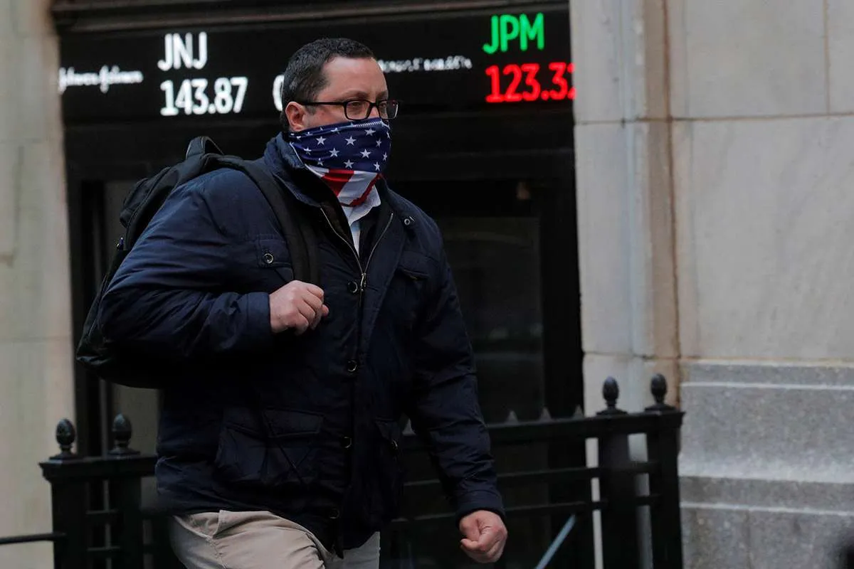 Nasdaq ditutup pada rekor tertinggi di tengah gelombang pembatasan Covid-19 di AS