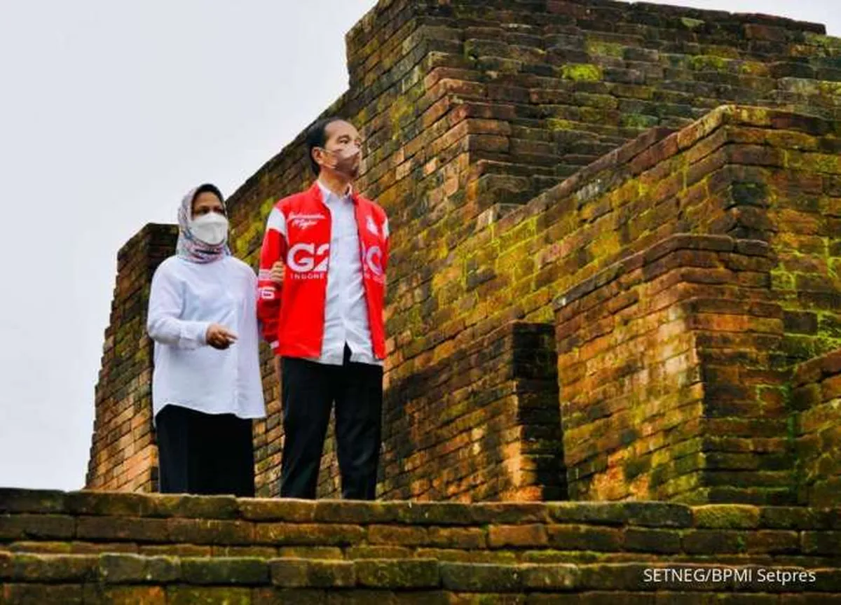 Jokowi Jalan-Jalan ke Candi Prambanan Bersama 2 Cucunya 
