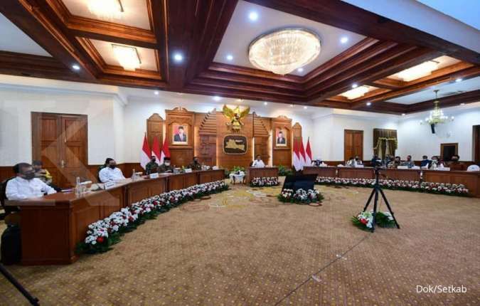 Fokus tangani corona di Jawa Timur Jokowi bawa rombongan dan puji Walikota Madiun