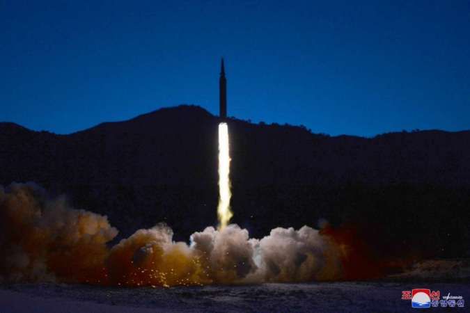 Bikin Tegang, Korea Utara Tembak 3 Rudal Balistik Sekaligus