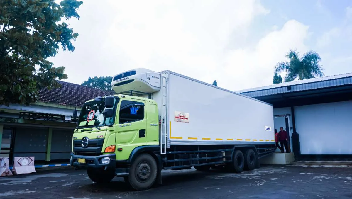 Tugu Aneka Usaha, Kirim 12 Ton Daging Ayam ke DKI Jakarta