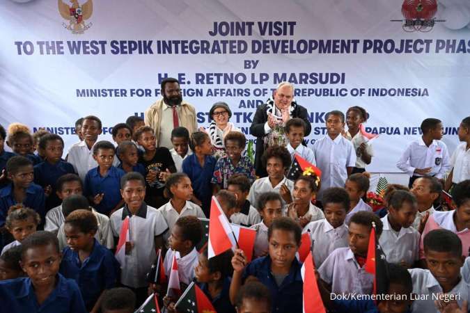 Menlu RI-PNG Kunjungi SD di Perbatasan Wutung yang Direnovasi oleh Pemri