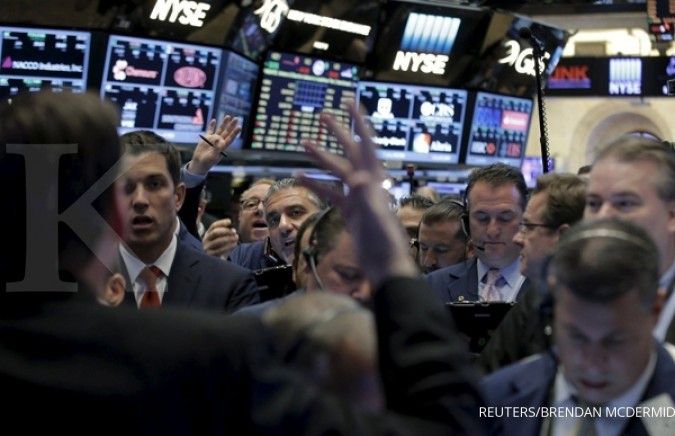 Tiga indeks acuan Wall Street memerah