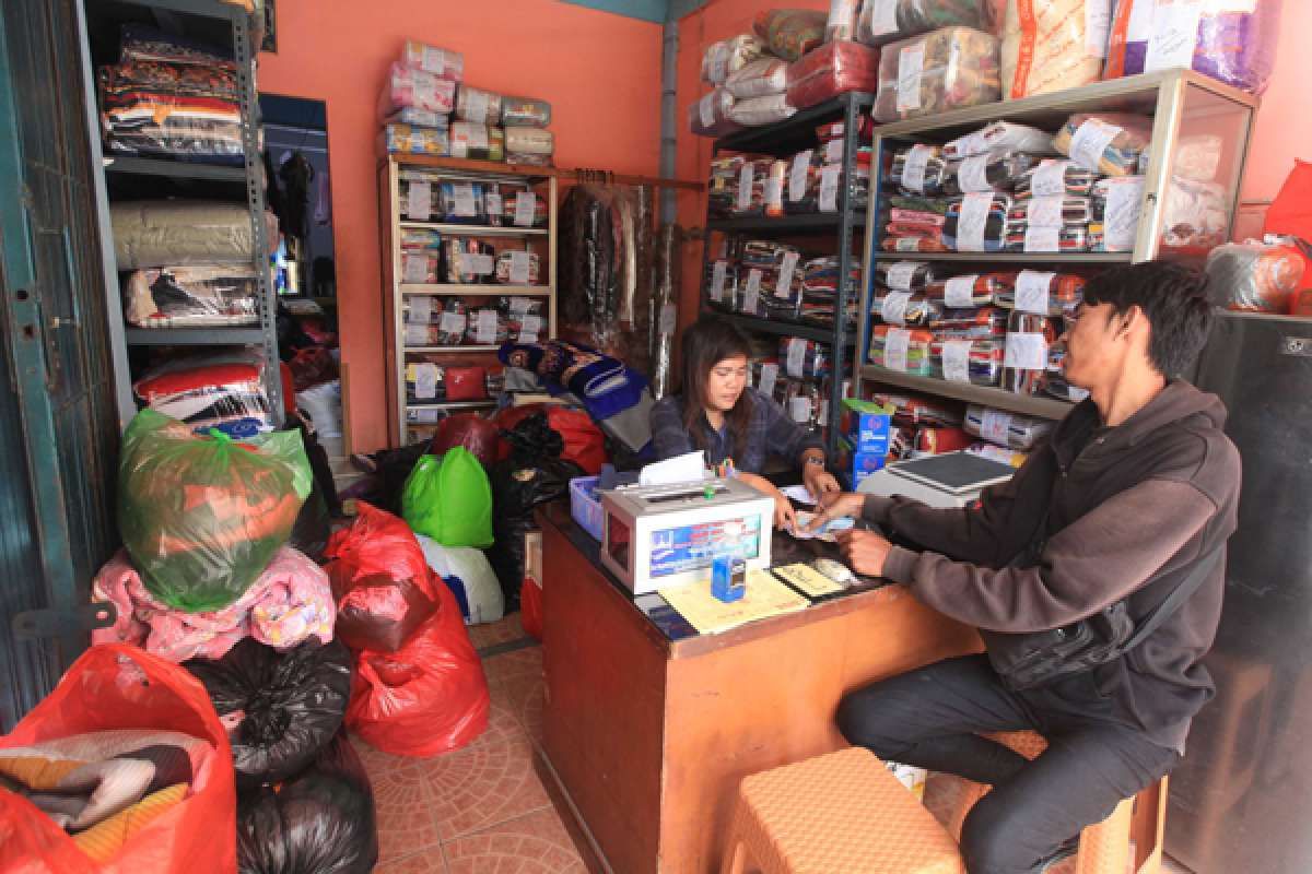 Jasa binatu kebanjiran order pascabanjir