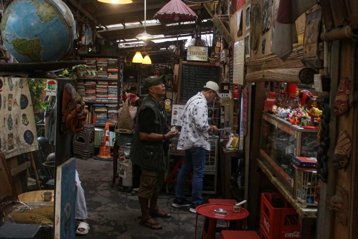 Lapangan Usaha Akomodasi dan Makanan Minuman Tumbuh Melambat 4 Tahun Terakhir