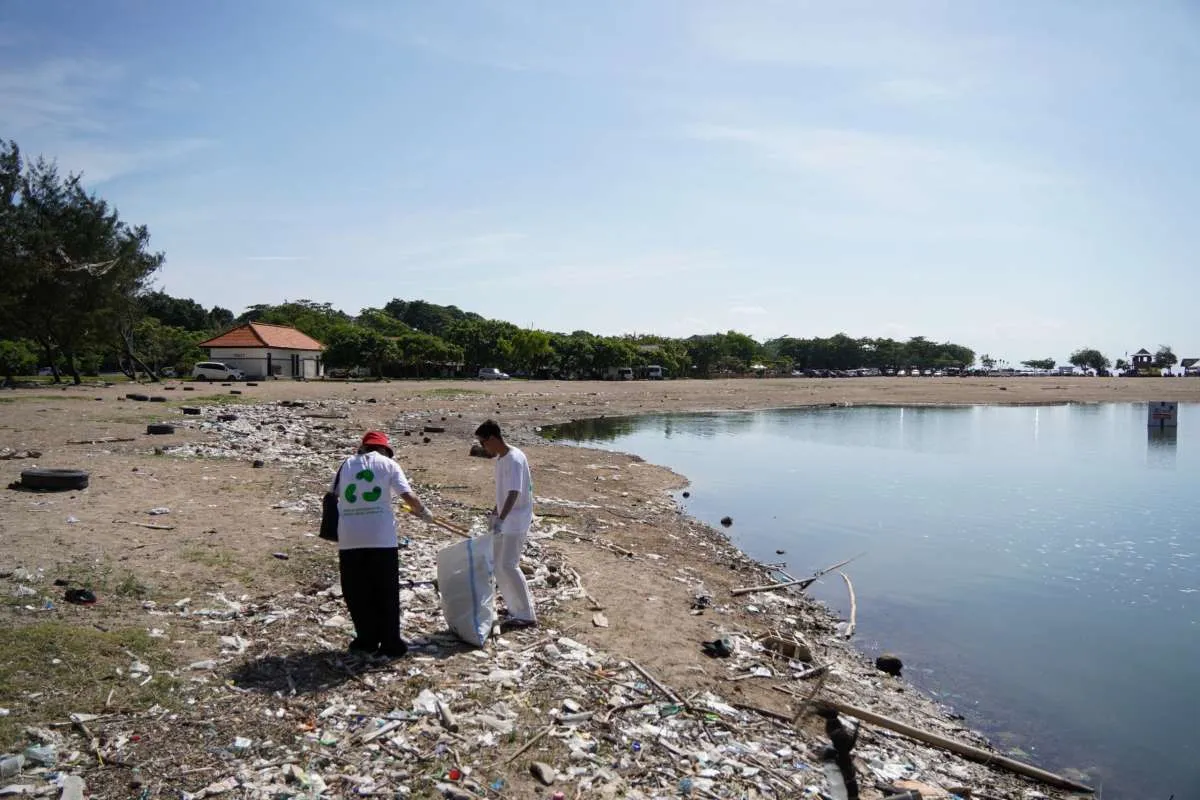 Agar Liburan Makin Seru, Begini Cara Pilih Sandal Pantai yang Tepat