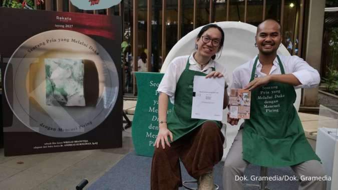 Buku Seorang Pria yang Melalui Duka dengan Mencuci Piring Diangkat ke Layar Lebar