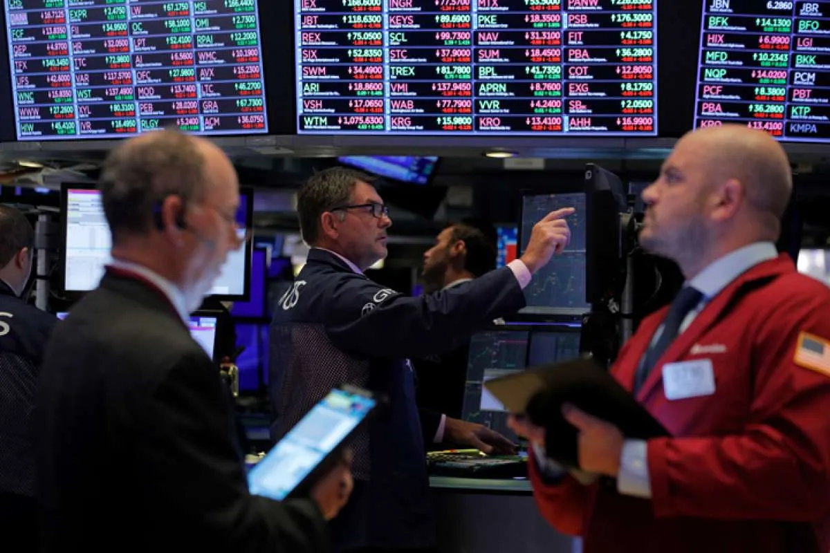 Wall Street melemah pada perdagangan terakhir pekan ini karena kekhawatiran resesi