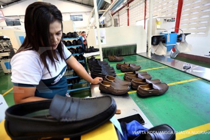 Devaluasi yuan bikin industri sepatu pangkas harga