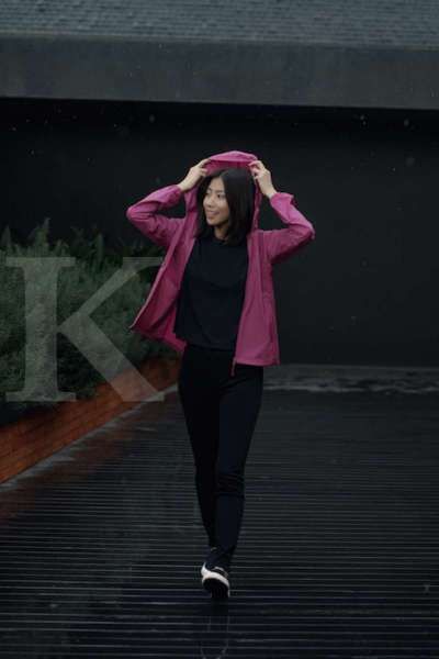 Siap Hadapi Musim Hujan dengan Koleksi Parka dari Uniqlo