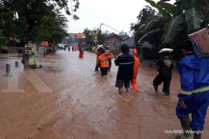 Peringatan Dini Cuaca Besok (19/4) Hujan Lebat, Status Waspada Bencana Provinsi Ini