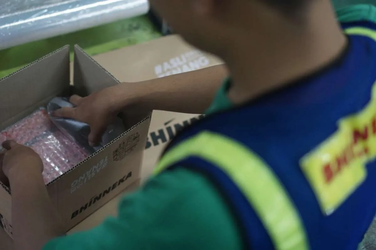 Tetap beroperasi, jasa kurir sepeda di Jakarta ikuti protap Covid-19