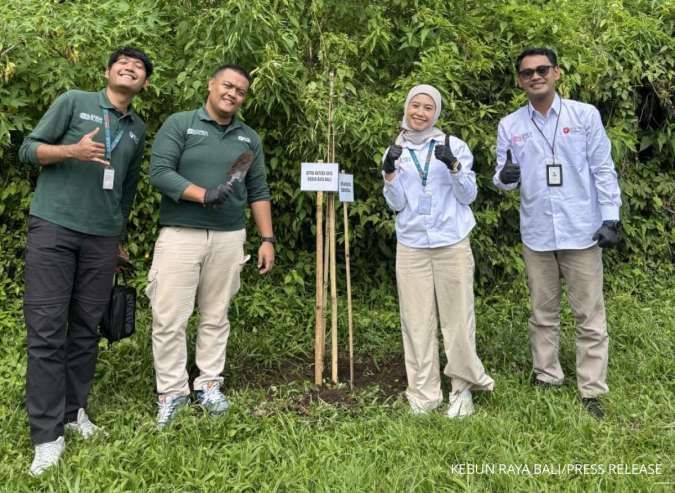 Kebun Raya Bali Sumbang Bibit Cemara Pandak dan Cemara Geseng ke Komunitas Brasti