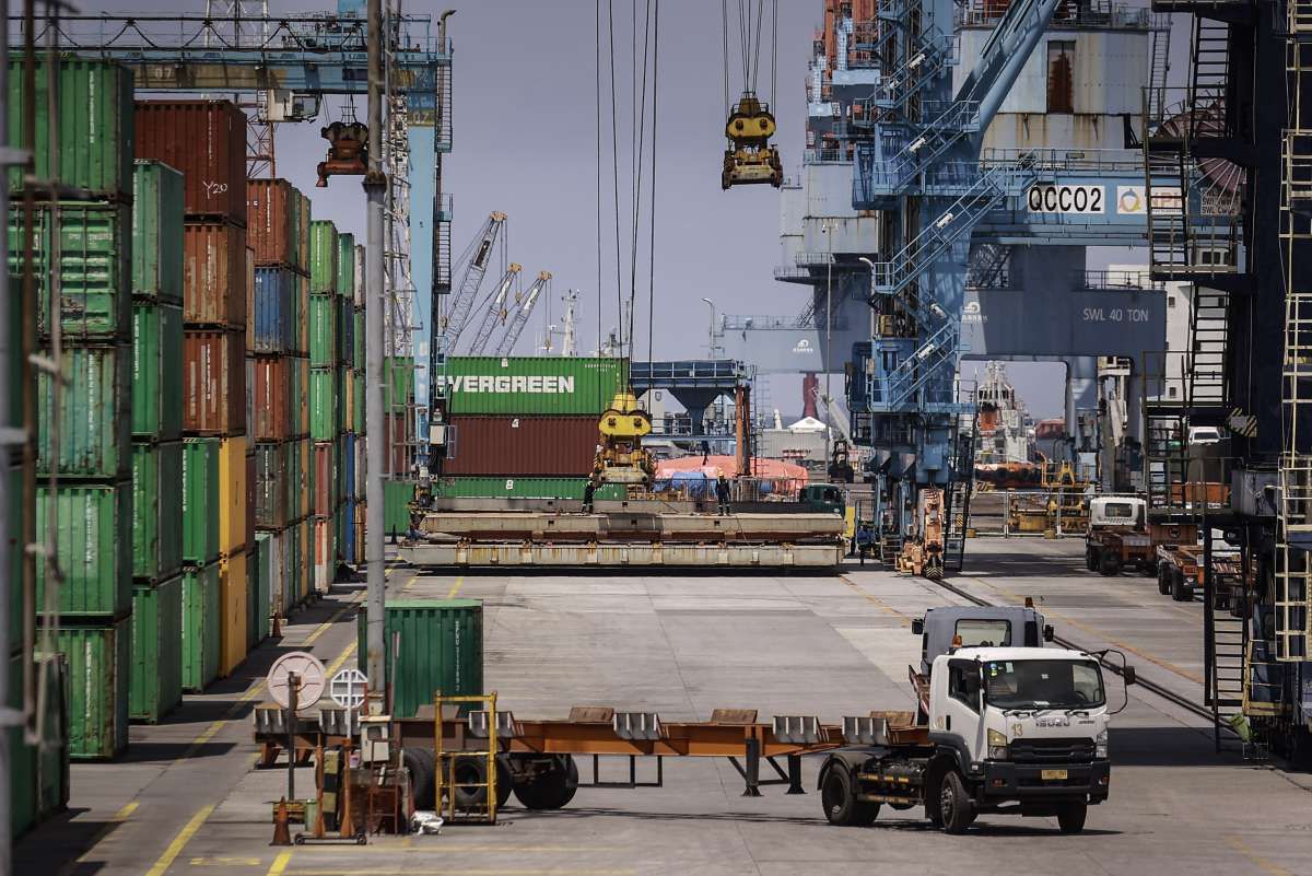 Surplus Neraca Dagang Bakal Menyusut