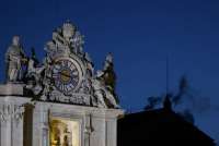 Asap Hitam di Vatikan, Belum Ada Paus Baru pada Kamis Pagi