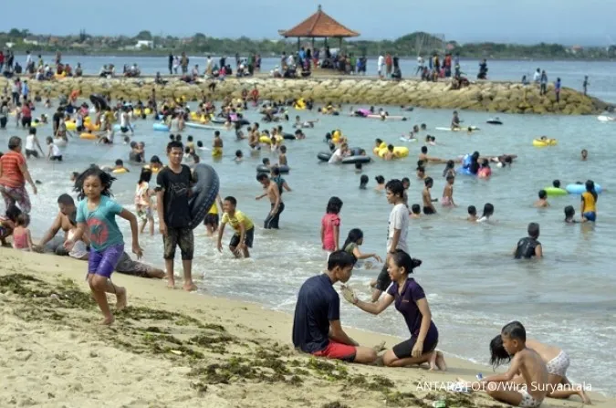 Bali welcomes more foreign tourists in December  