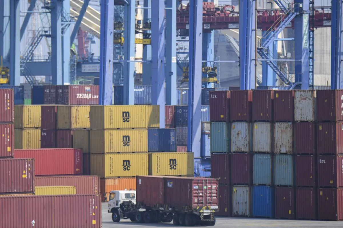Intip Penyebab Penurunan Impor Bahan Baku dan Barang Modal pada Agustus 2023