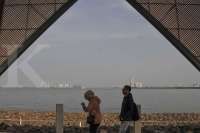 Anies membuka akses transportasi publik ke pulau reklamasi