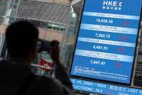 Asian Stocks Waver, Dollar Sags Under Weight of Trump Tariffs, Fed Uncertainty