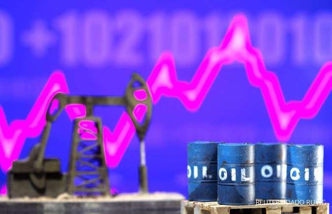 Oil Prices Slump to Pre-Ukraine Crisis Levels on Economic Jitters