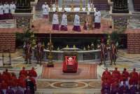 Menanti Putihnya Asap Vatikan: Siapa Paus Selanjutnya?