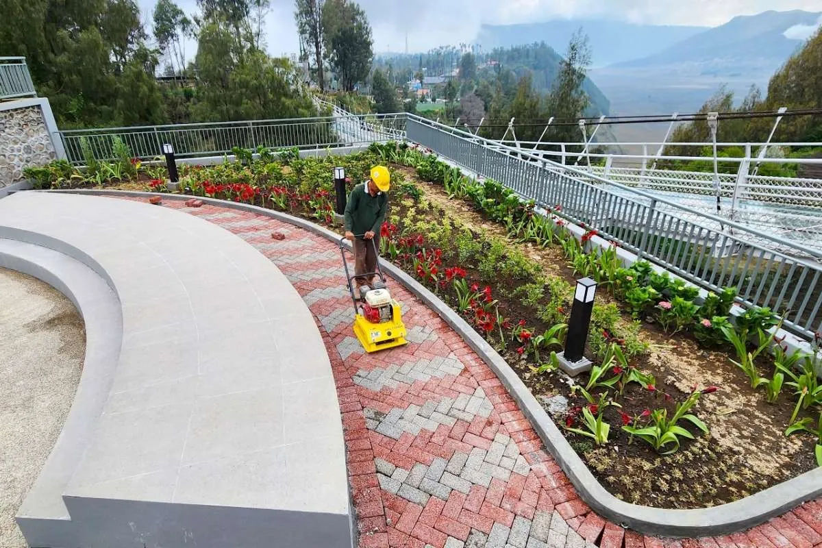 Jembatan Kaca Seruni Point Bromo Siap Diresmikan pada Awal 2024