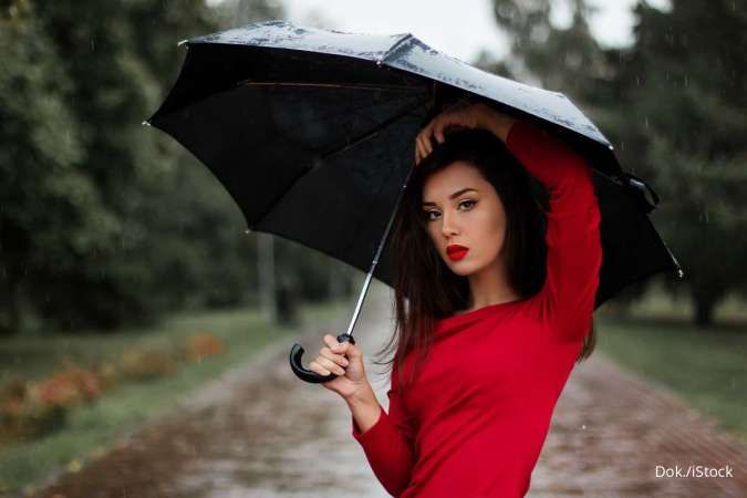 Musim Hujan Datang, Ini 6 Tips Makeup di Musim Hujan agar Awet Sepanjang Hari