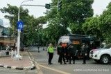 Ada kerumunan massa, KRL belum bisa melintas di antara Stasiun Palmerah-Tanah Abang