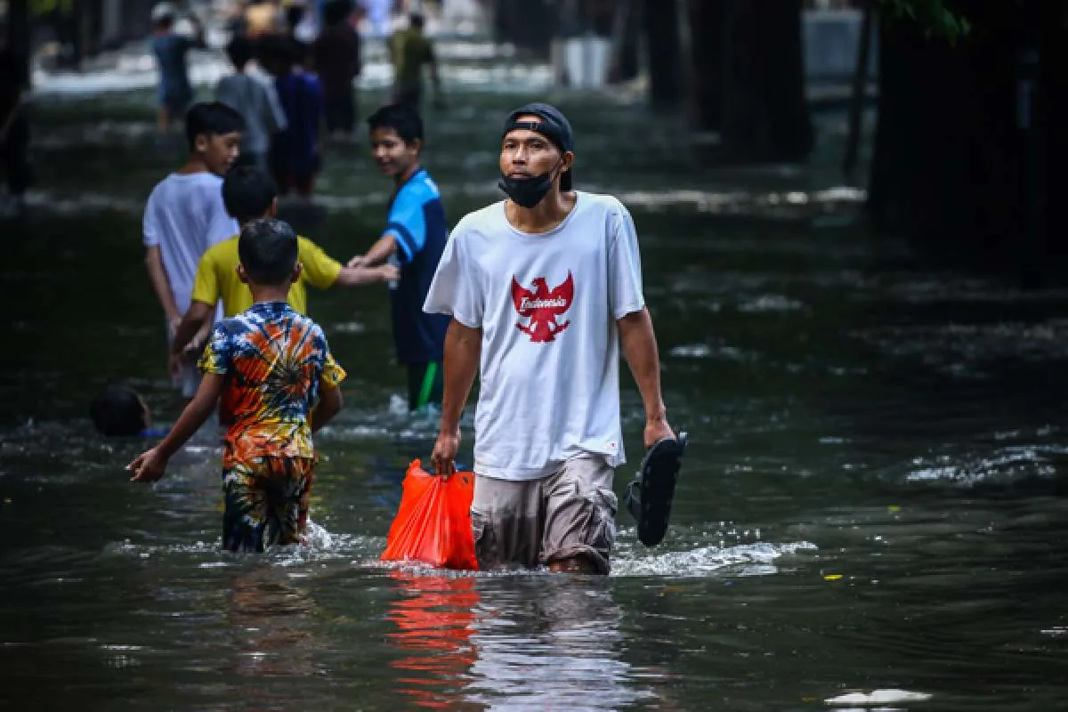 Cuaca hari ini di Jabodetabek hujan lebat, tetap waspada potensi banjir di Jakarta