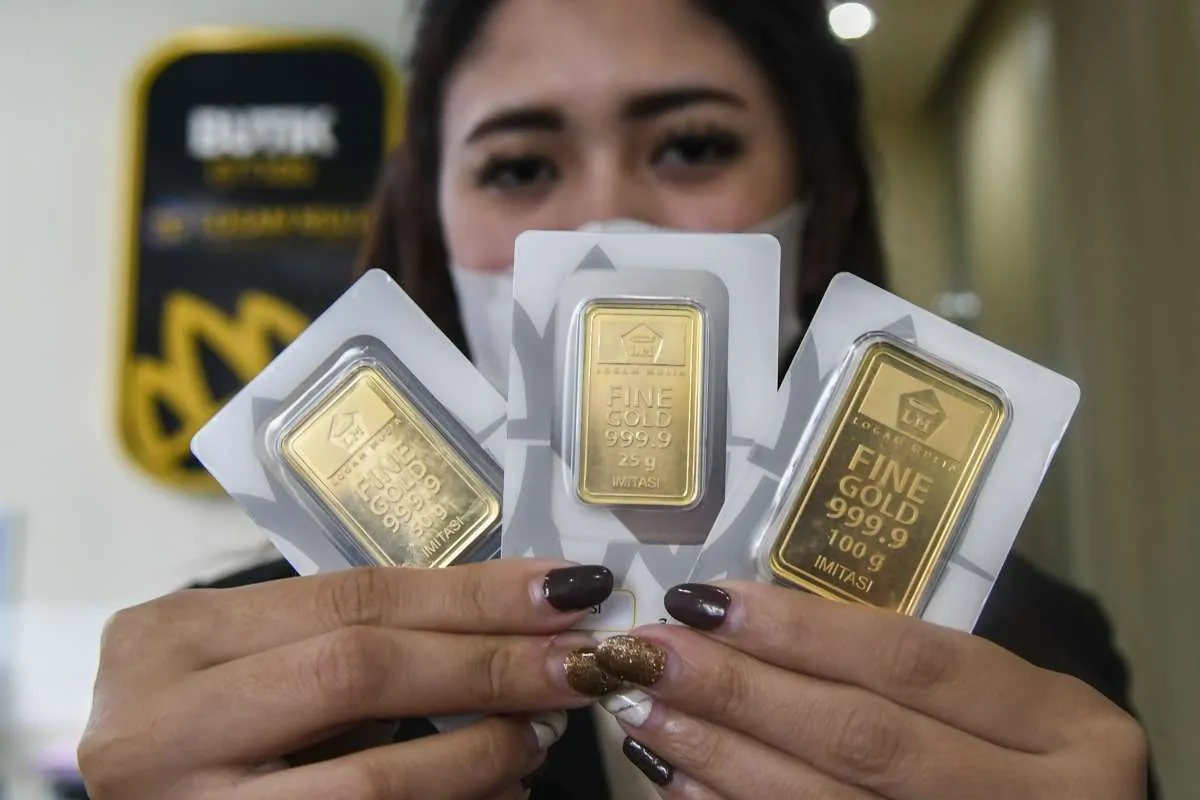 Harga emas Antam anjlok Rp 13.000 menjadi Rp 922.000 per gram pada hari ini, (17/2)
