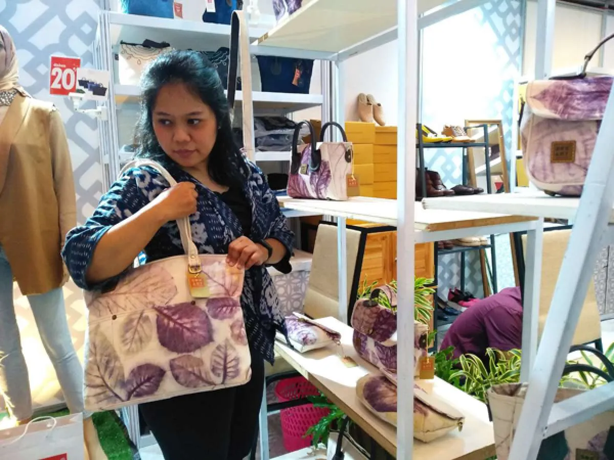 Bisnis ecoprint berupaya mencetak laba dari motif dedaunan (1)