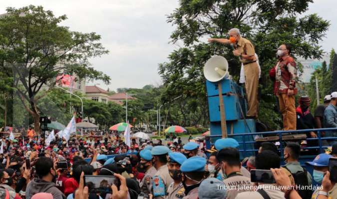 Bingung Banyak Versi Omnibus Law yang Beredar? Naskah Final Dikirim Ke Jokowi Besok