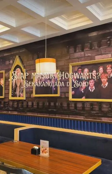 Pernak-Pernik Khas Hogwarts di Adler Kaffee Solo