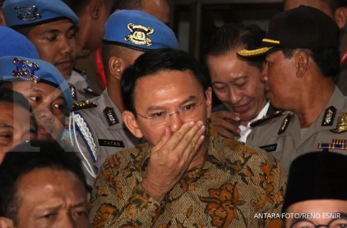 Ahok remains frontrunner despite suspect status  