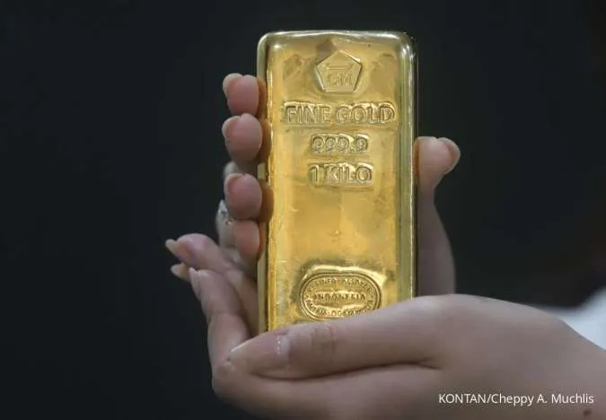 Gold Edges Up on Fed Rate-Cut Hopes, Geopolitical Risks