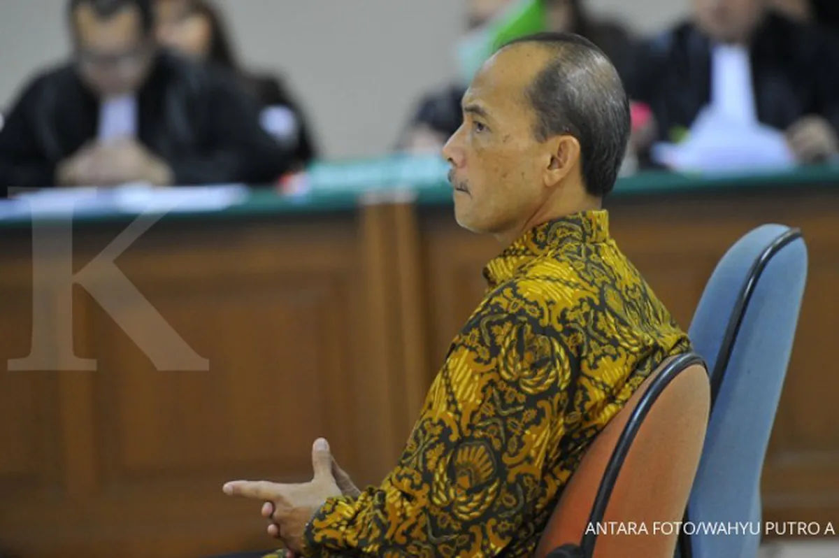 Century sudah bermasalah sejak dua bulan merger