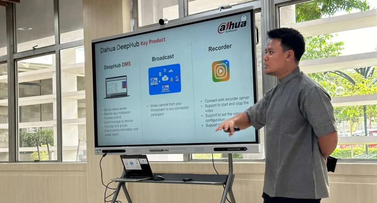 Interactive Board Diharapkan Dukung Pembelajaran Lebih Interaktif dan Inovatif