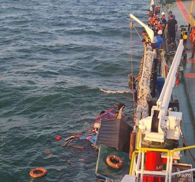 Kru Kapal MT Kakap Selamatkan Kapal Nelayan di Tanjung Priok 