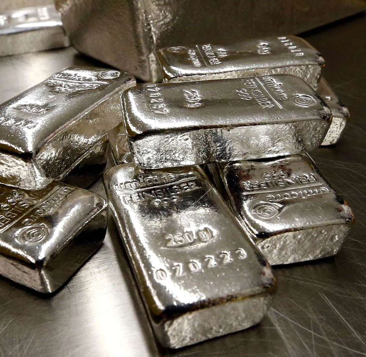 Dolar AS masih perkasa, nasib perak belum akan membaik pada tahun depan