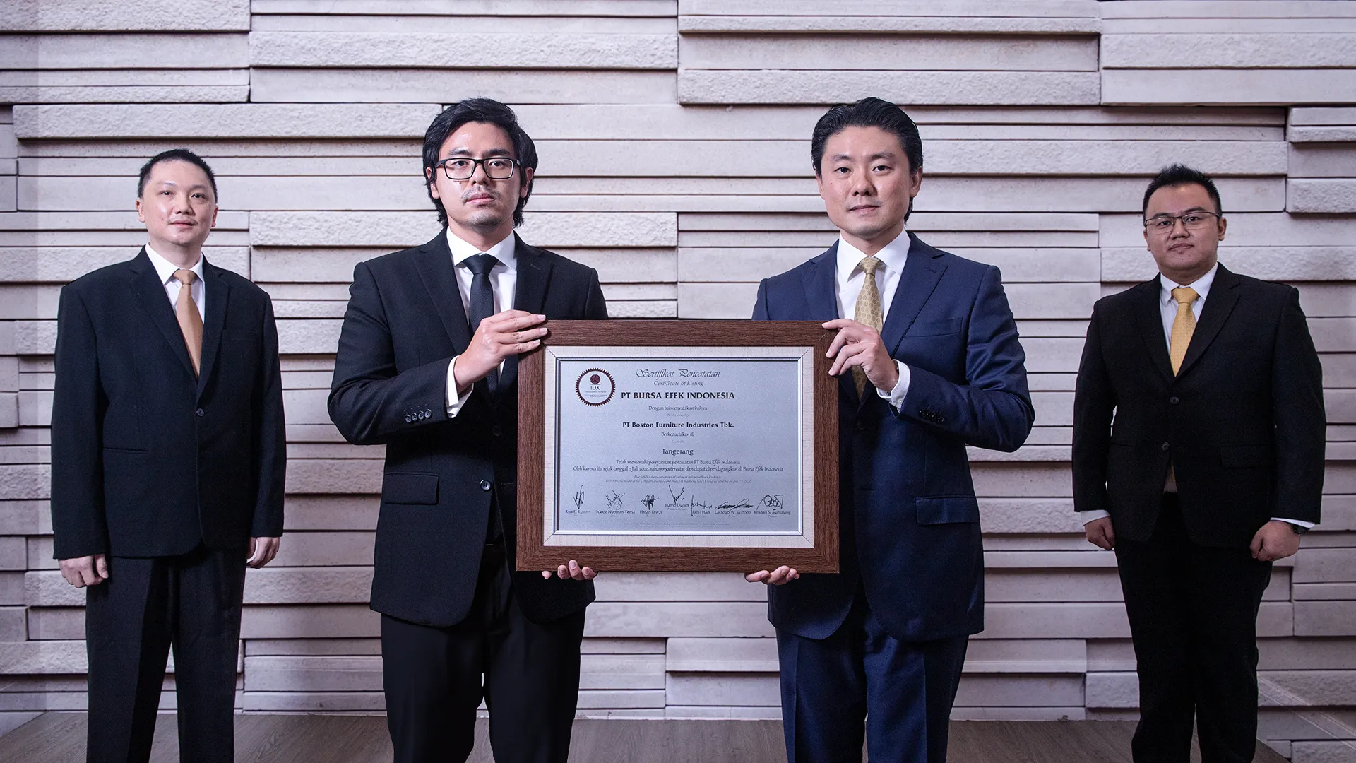 Perdana diperdagangkan, Boston Furniture Industries (SOFA) naik 10%