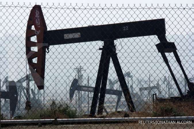 Harga minyak melemah tipis, pasar menanti respons OPEC+