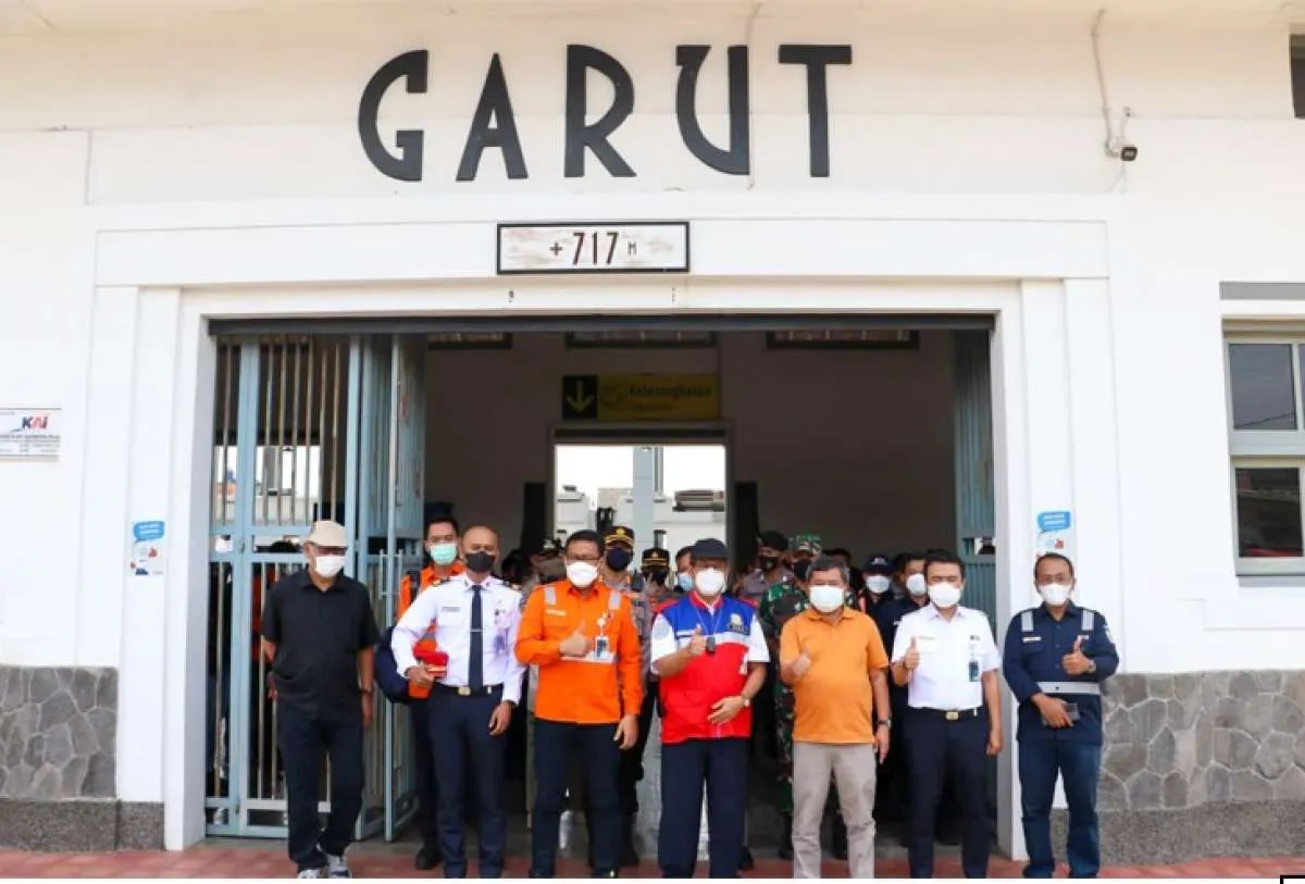 Pastikan Kesiapan dan Keselamatan Jalur Kereta Api, Kemenhub Tinjau KA Cibatu-Garut